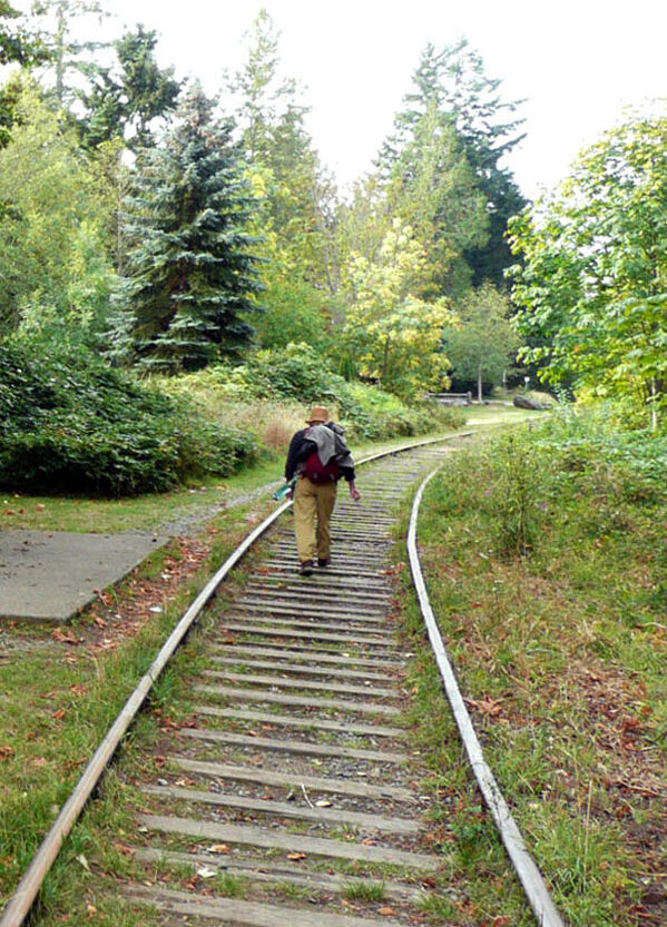 014-Shawnigan-Lake-HIKER-PS600